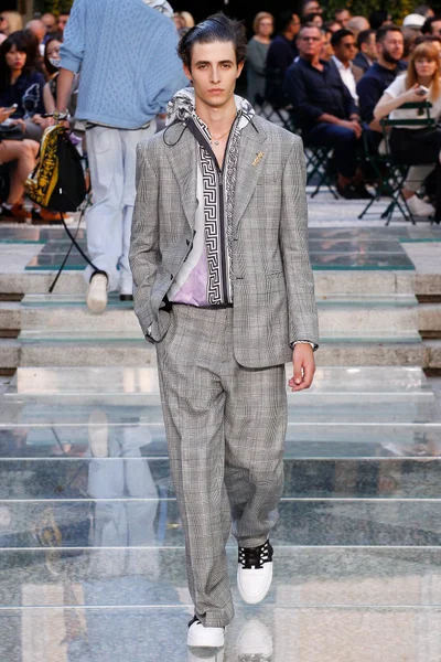 Look 28